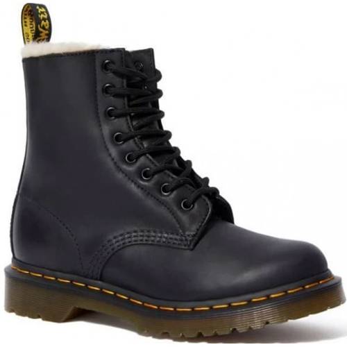  Dr Martens:    casual