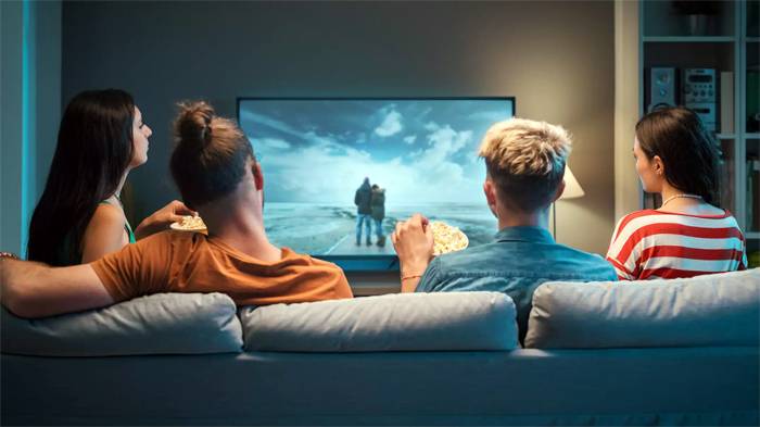 От VHS-кассеты до 4K в кармане: Как изменился наш способ смотреть кино за 30 лет?